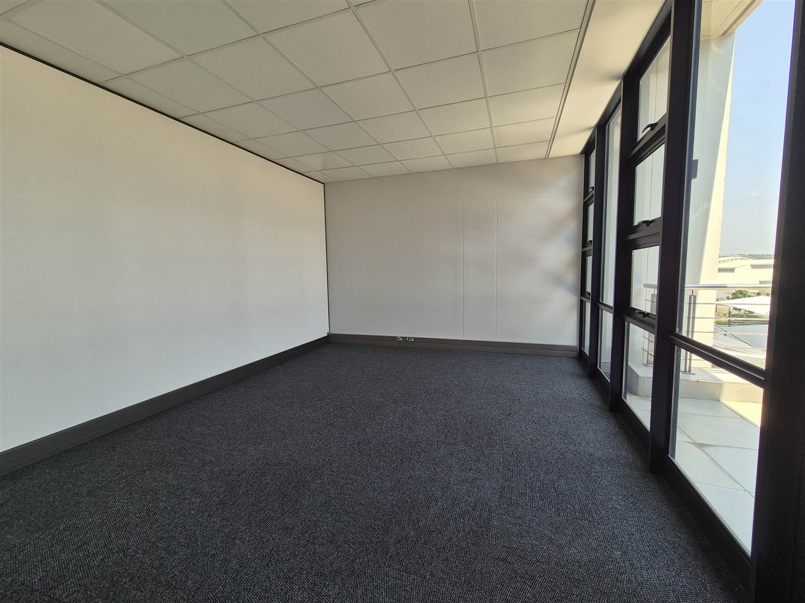 1724  m² Industrial space in Linbro Park photo number 16