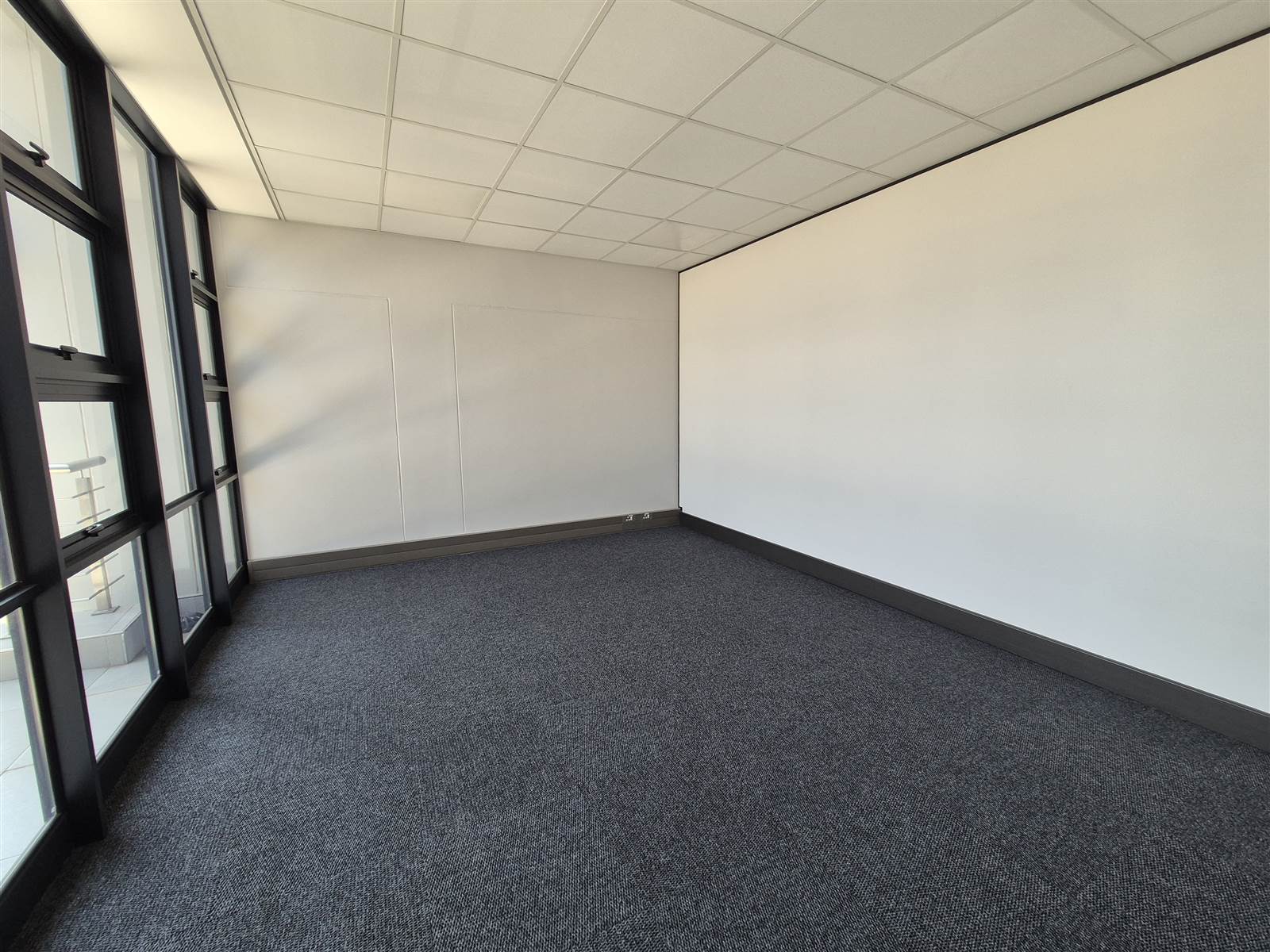 1724  m² Industrial space in Linbro Park photo number 13