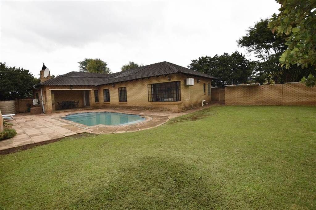 4 Bedroom House 4 Bedroom House