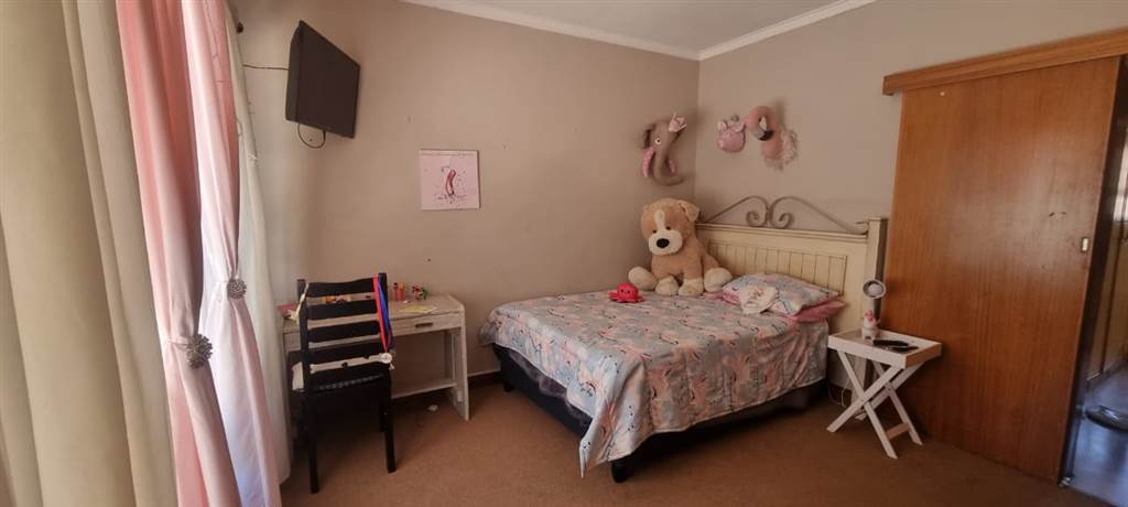 3 Bed House in Jan Cilliers Park photo number 10