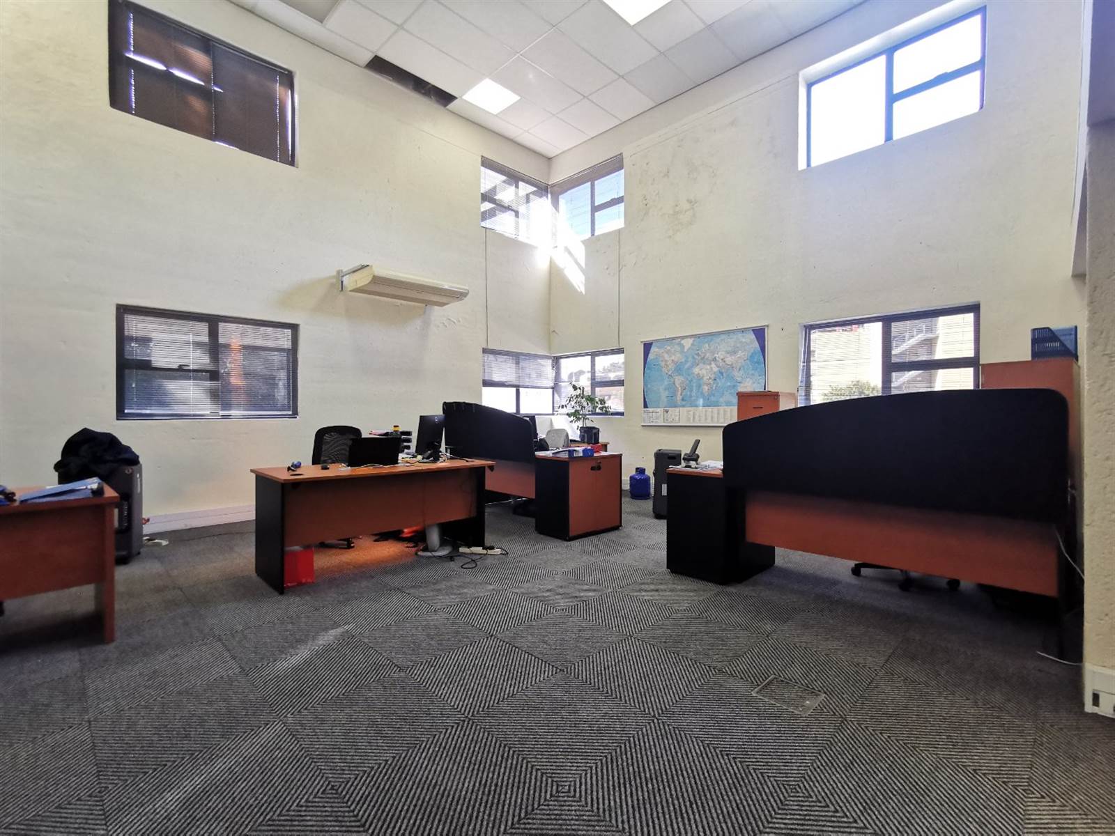 618  m² Office Space in Constantia Kloof photo number 9