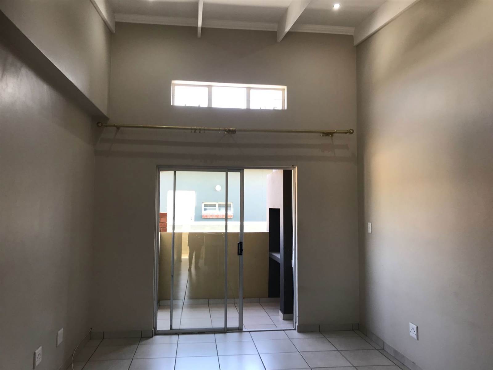 2 Bed Apartment in Waterval East photo number 9