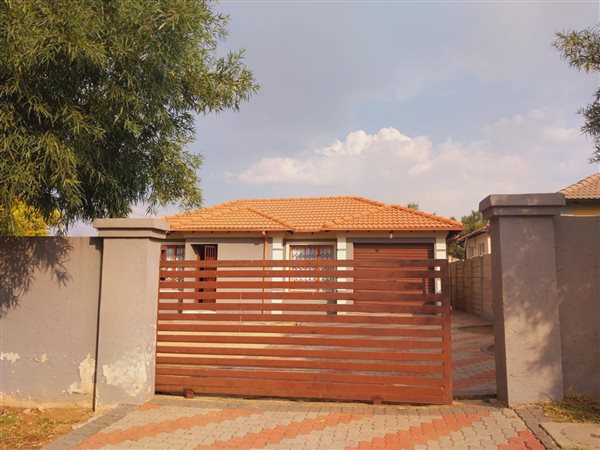 2 Bed House in Waterfall Estate
