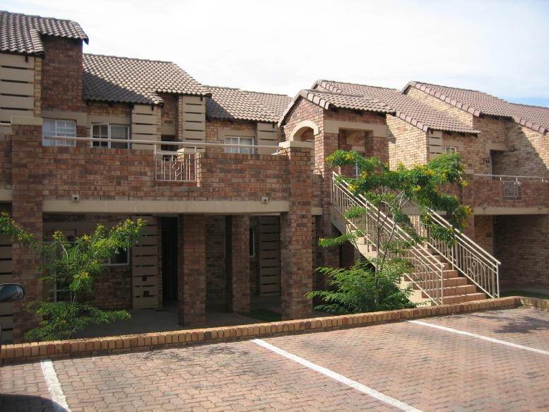 2 Bed Townhouse in Mooikloof Ridge photo number 1