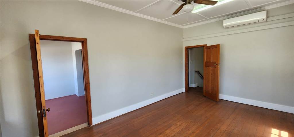 2 Bed Townhouse in Glenwood photo number 3