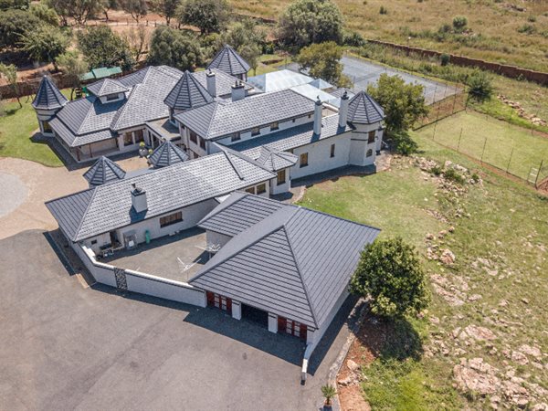6 Bed House in Cornwall Hill