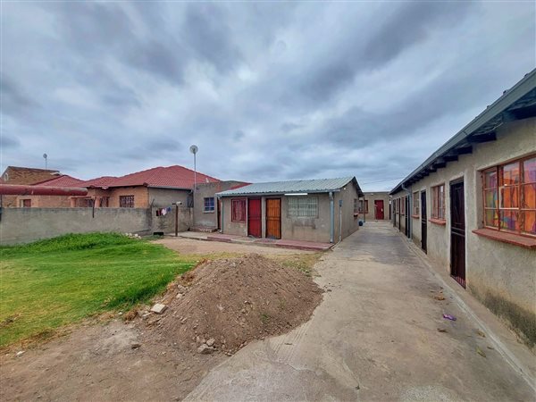 19 Bed Apartment in Seshego
