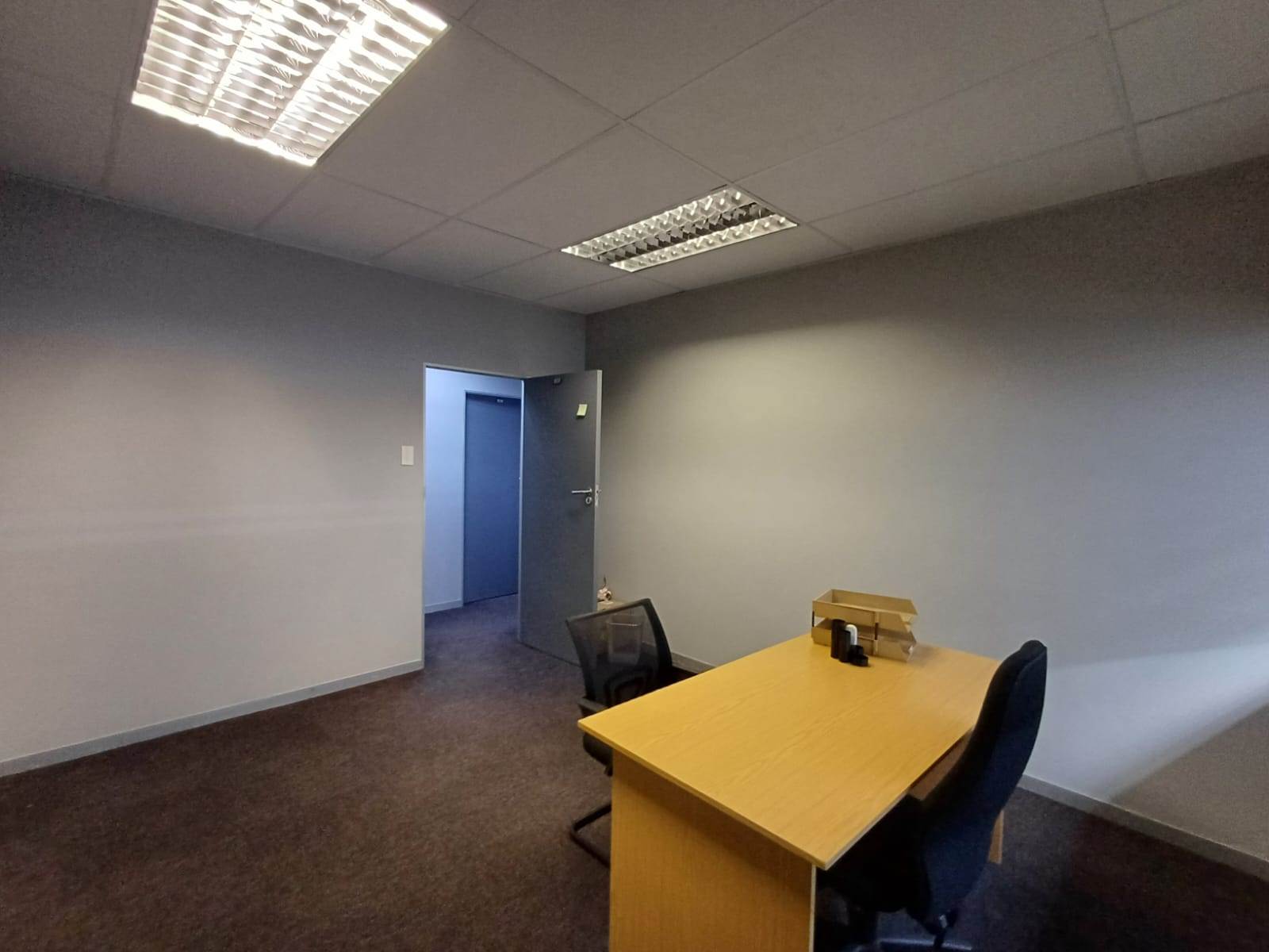 16  m² Office Space in Bendor photo number 2