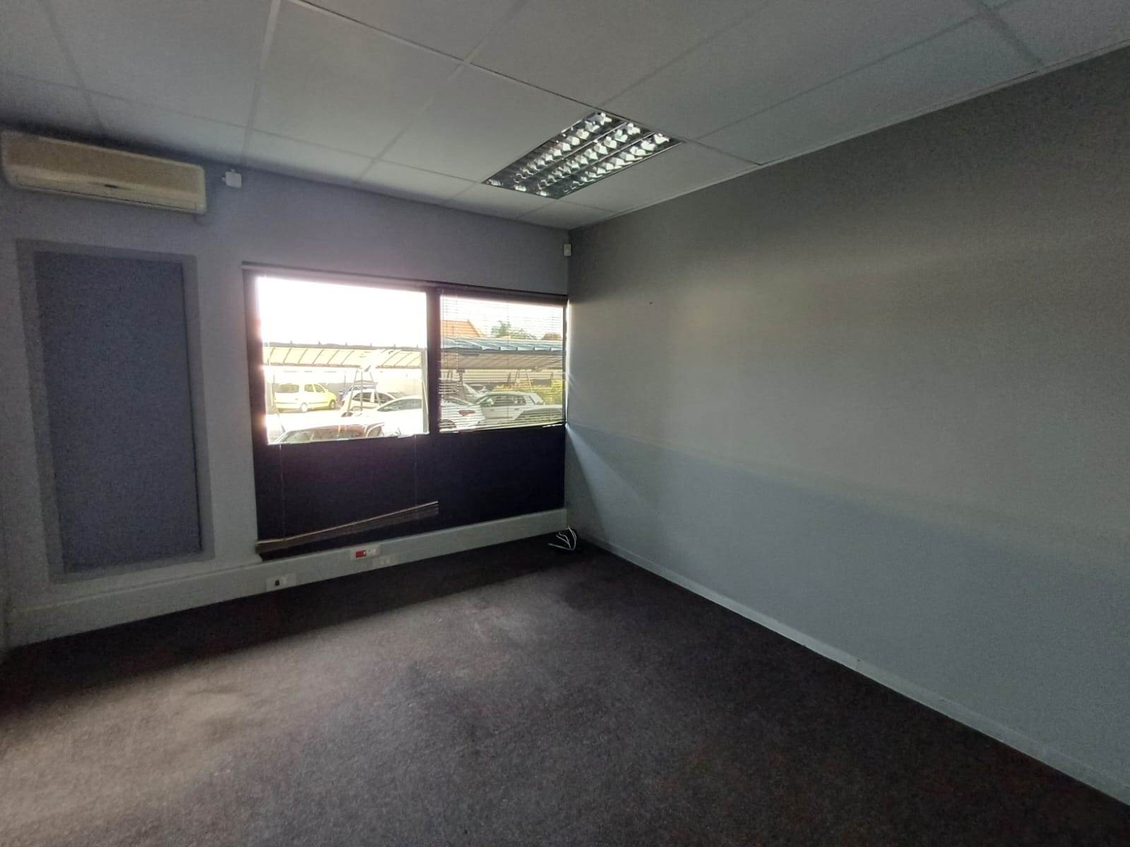 16  m² Office Space in Bendor photo number 4