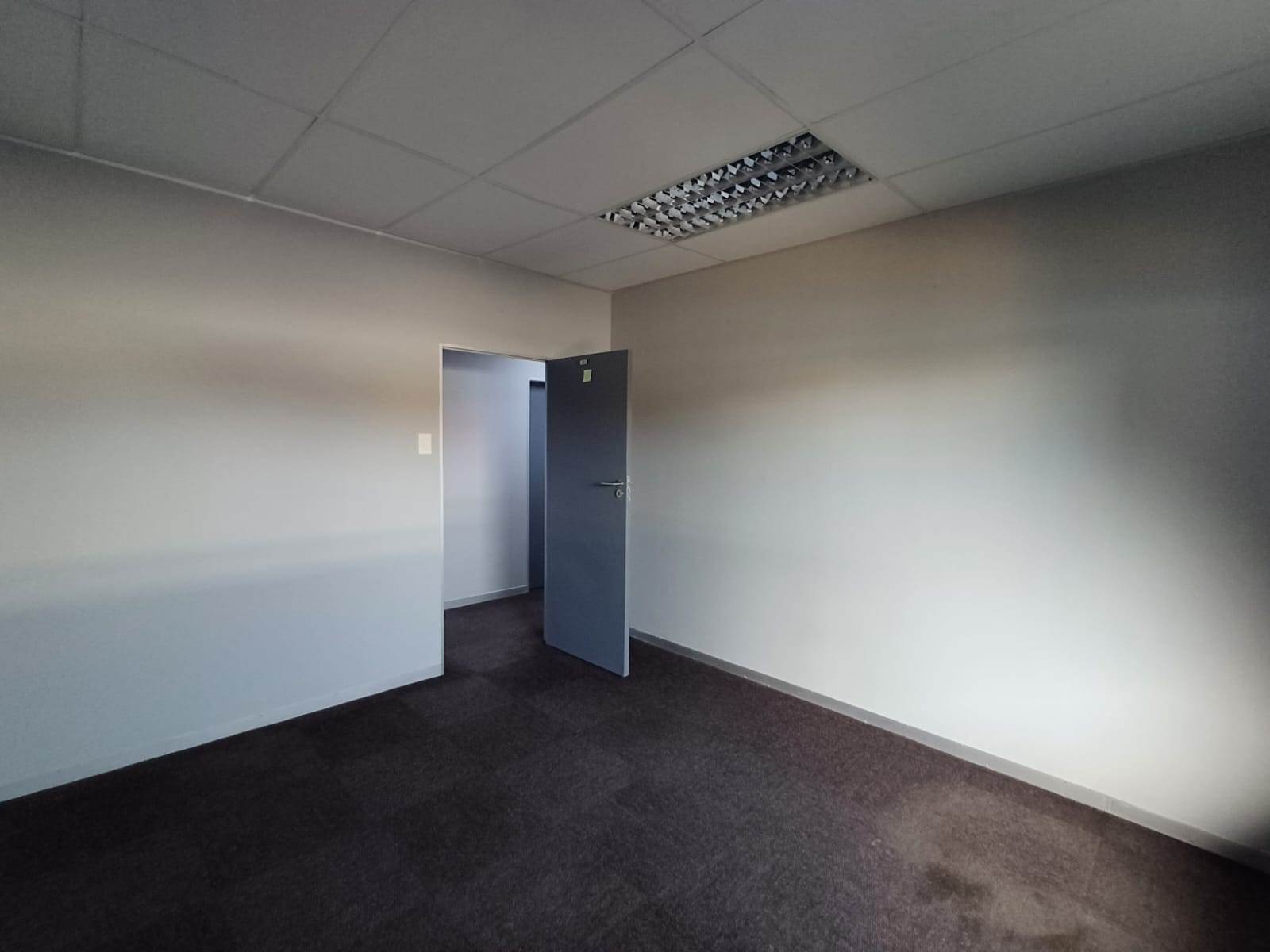 16  m² Office Space in Bendor photo number 3