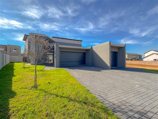 4 Bedroom House 4 Bedroom House