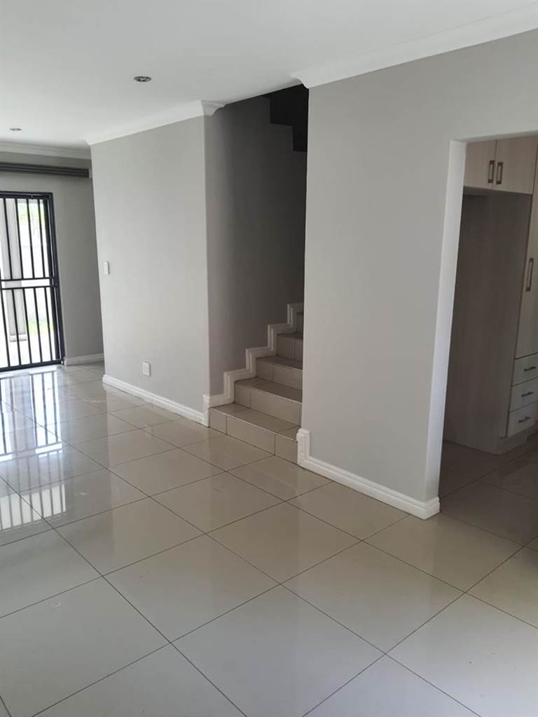 2 Bed Townhouse in Rivonia photo number 3