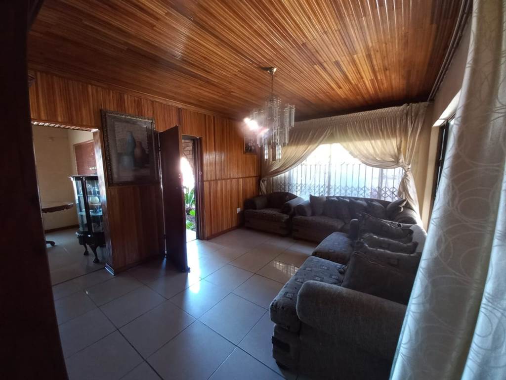 5 Bed House in Seshego photo number 7