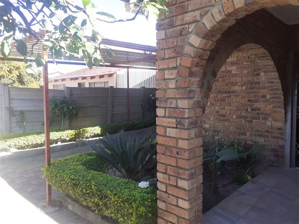 5 Bedroom House 5 Bedroom House