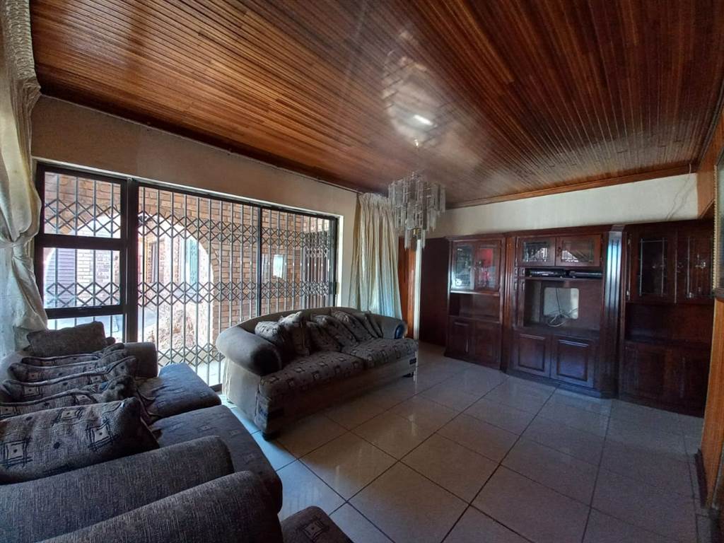 5 Bed House in Seshego photo number 6