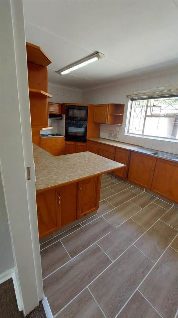 4 Bed House in Secunda Central photo number 15