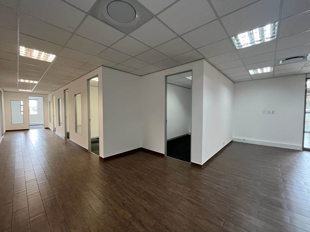 2365.9  m² Commercial space in Bryanston photo number 25