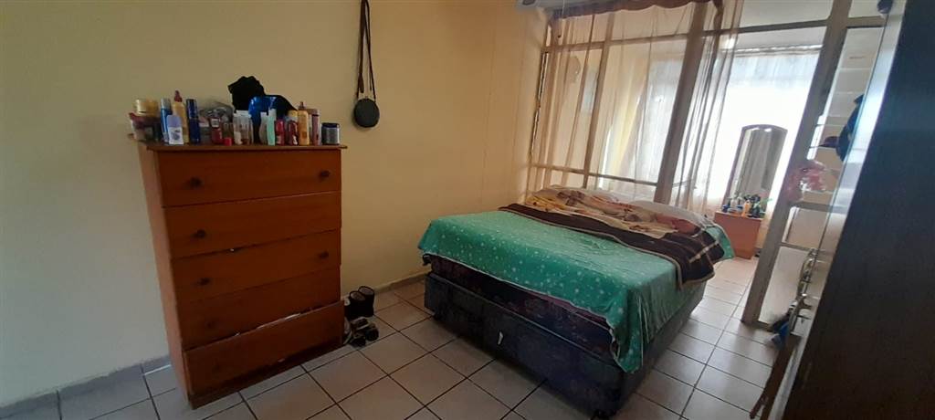 2 Bed Flat in Pretoria North photo number 11