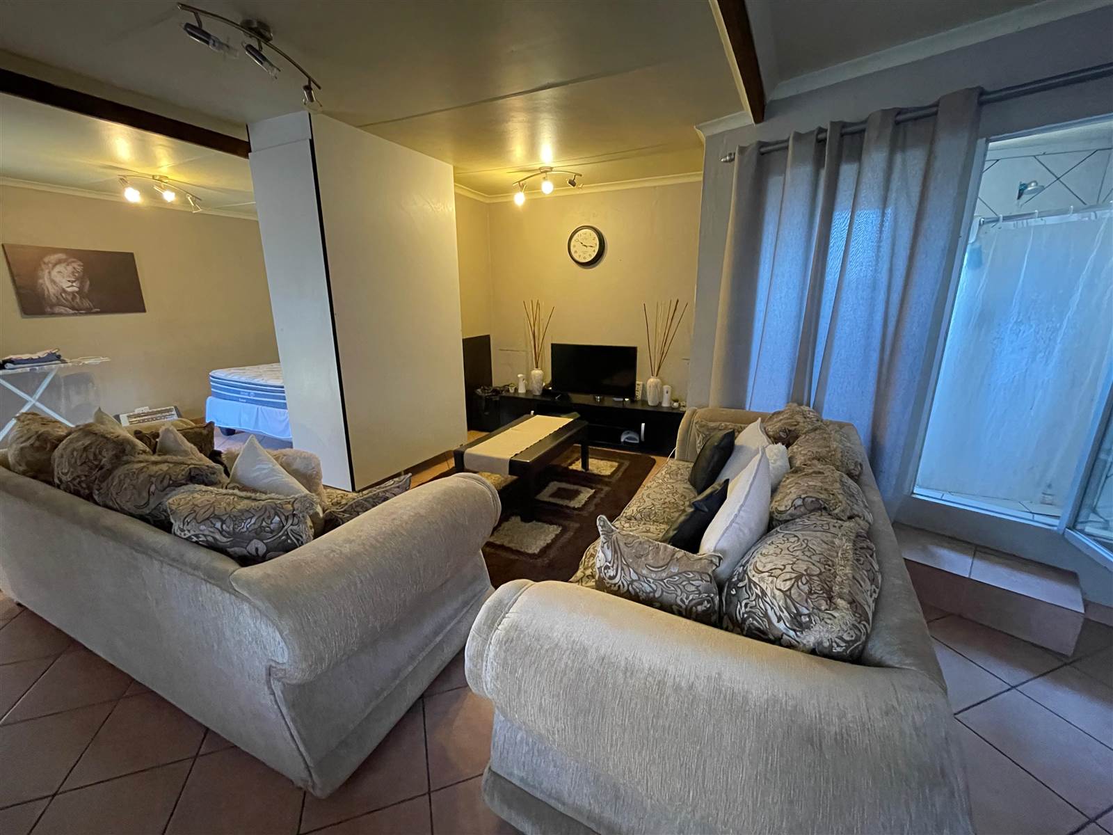 4 Bed House in Barry Hertzog Park photo number 25