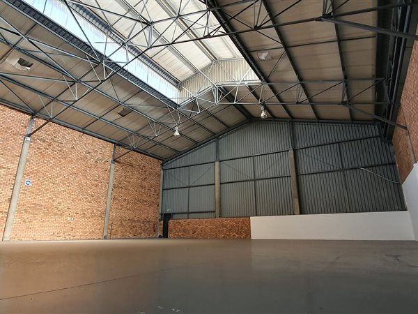 648  m² Industrial space