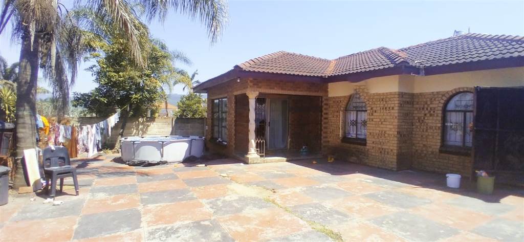 6 Bed House in Louis Trichardt photo number 3