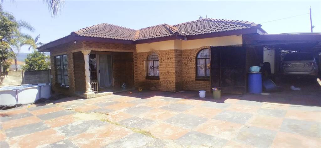 6 Bed House in Louis Trichardt photo number 2