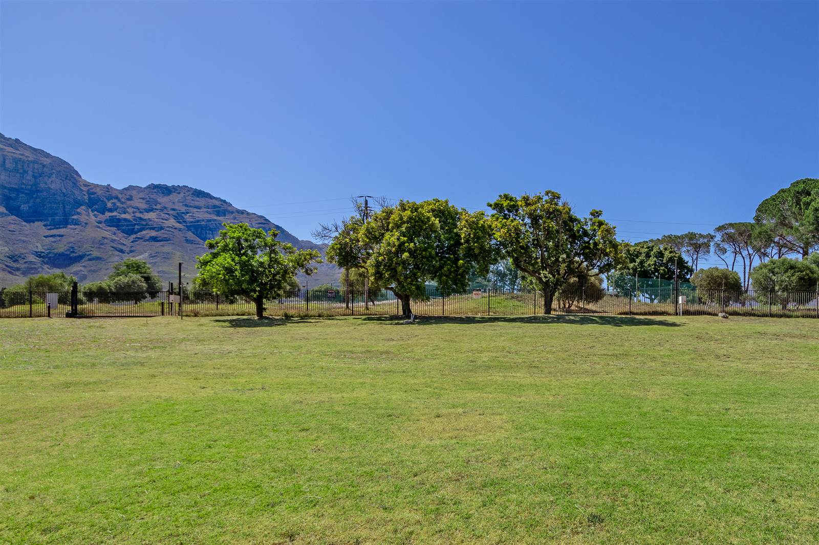 1166 m² Land available in Paradyskloof photo number 1