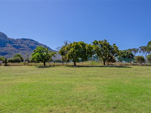 1166 m² Land available in Paradyskloof