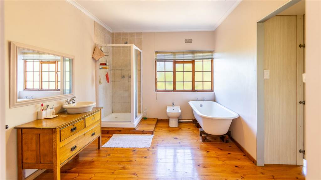 6 Bed House in Northern Paarl photo number 17