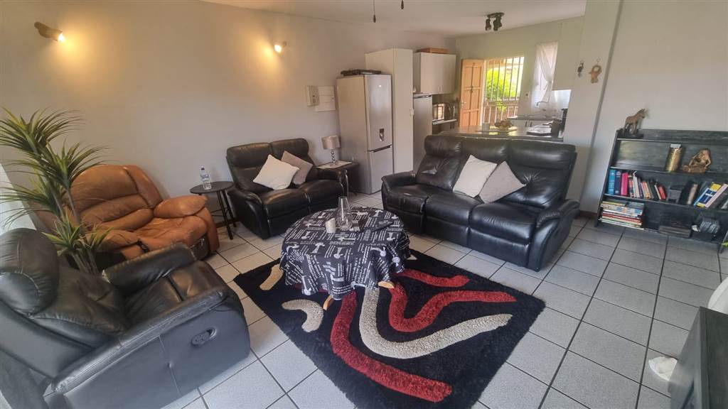 2 Bed Townhouse in Highveld photo number 5