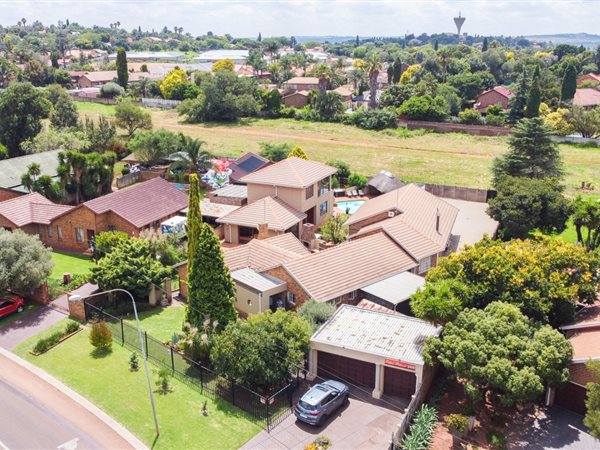 10 Bed House in Zwartkop