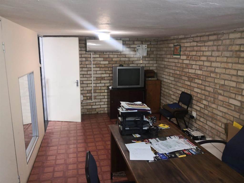 784  m² Commercial space in Rustenburg Central photo number 16