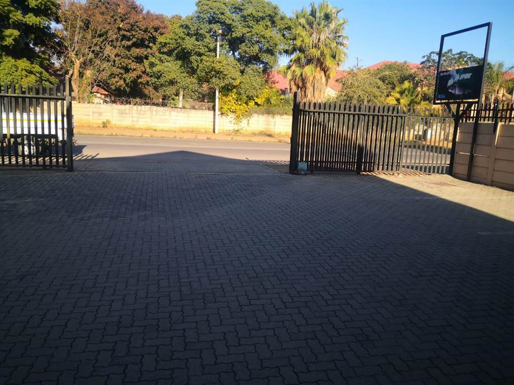 784  m² Commercial space in Rustenburg Central photo number 3