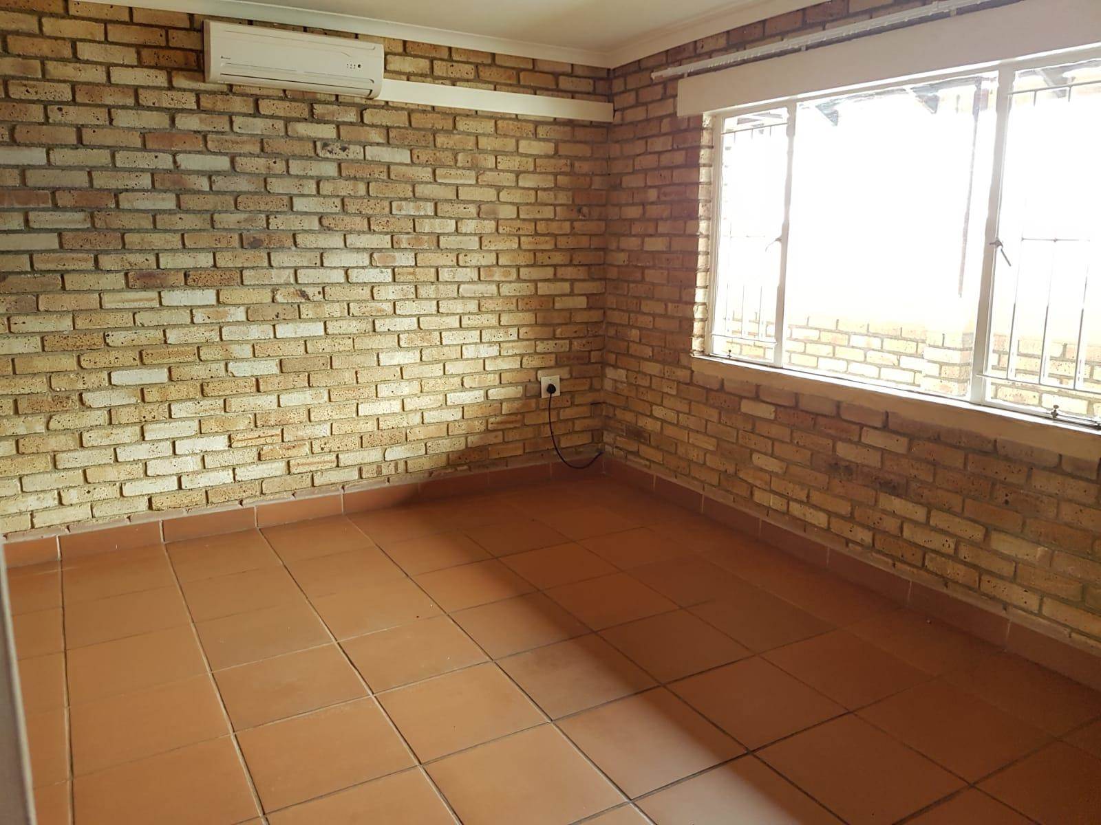 784  m² Commercial space in Rustenburg Central photo number 23