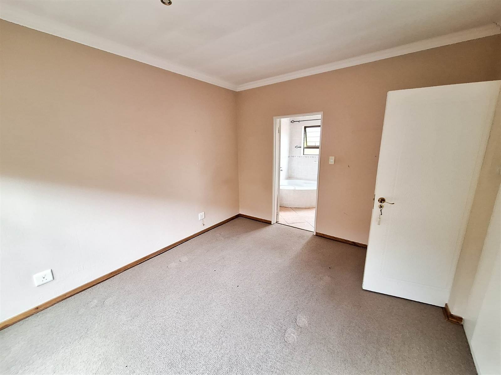 3 Bed House in Chancliff Ridge photo number 12