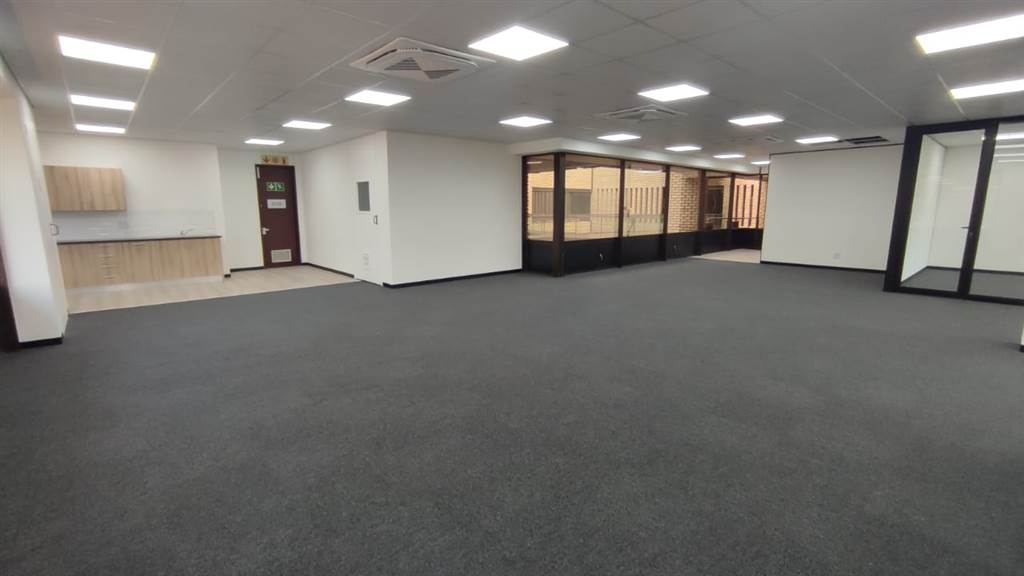 243  m² Commercial space in Bedfordview photo number 17