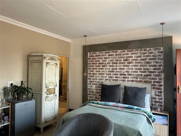 1 Bedroom House
