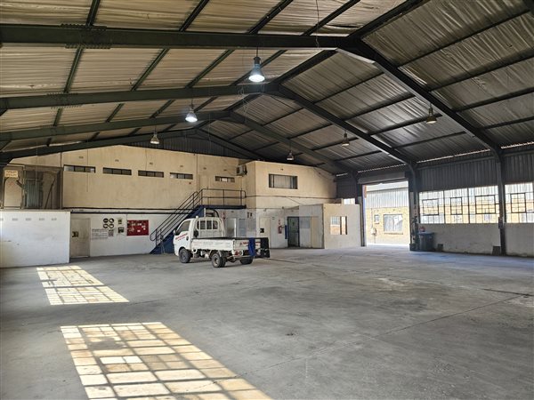 810  m² Industrial space