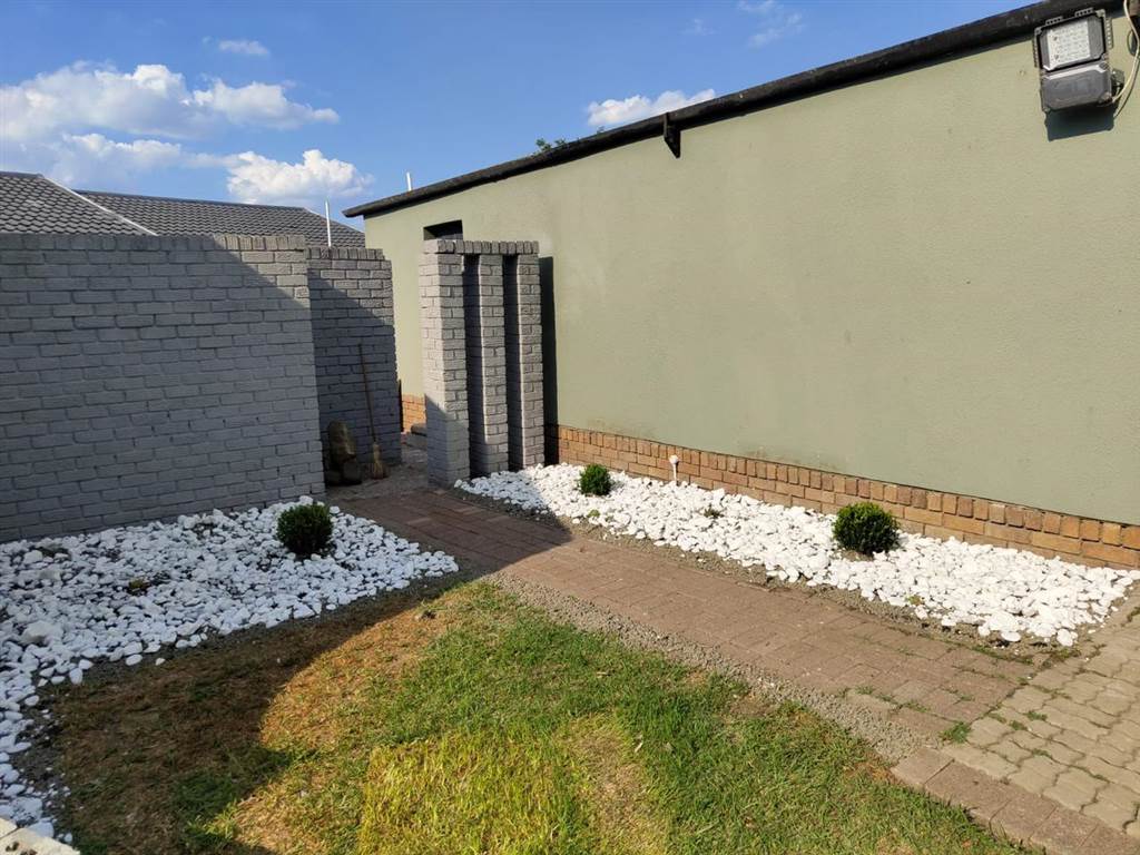 5 Bed House in Secunda photo number 6