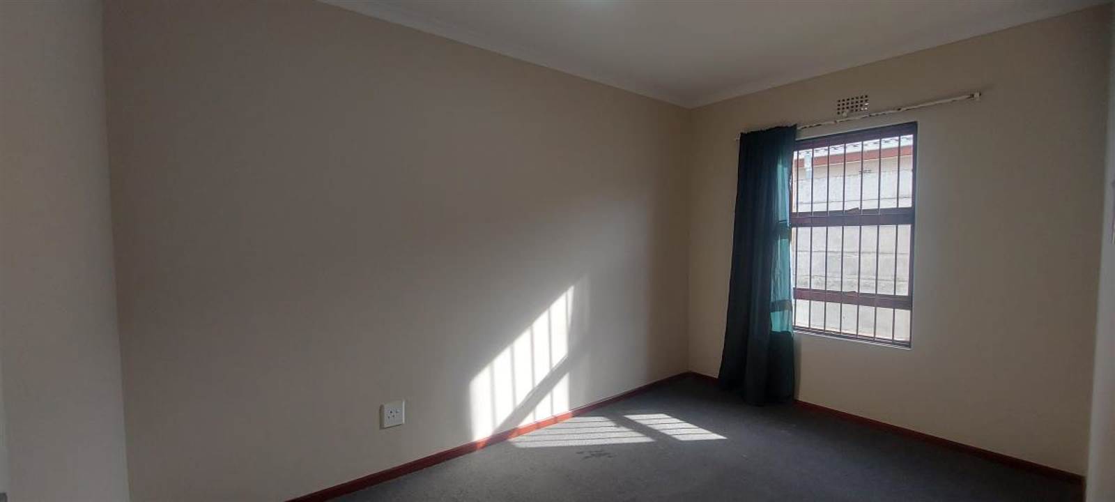 3 Bed House in Mitchells Plain photo number 8