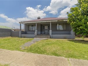 4 Bed House in Springs Central