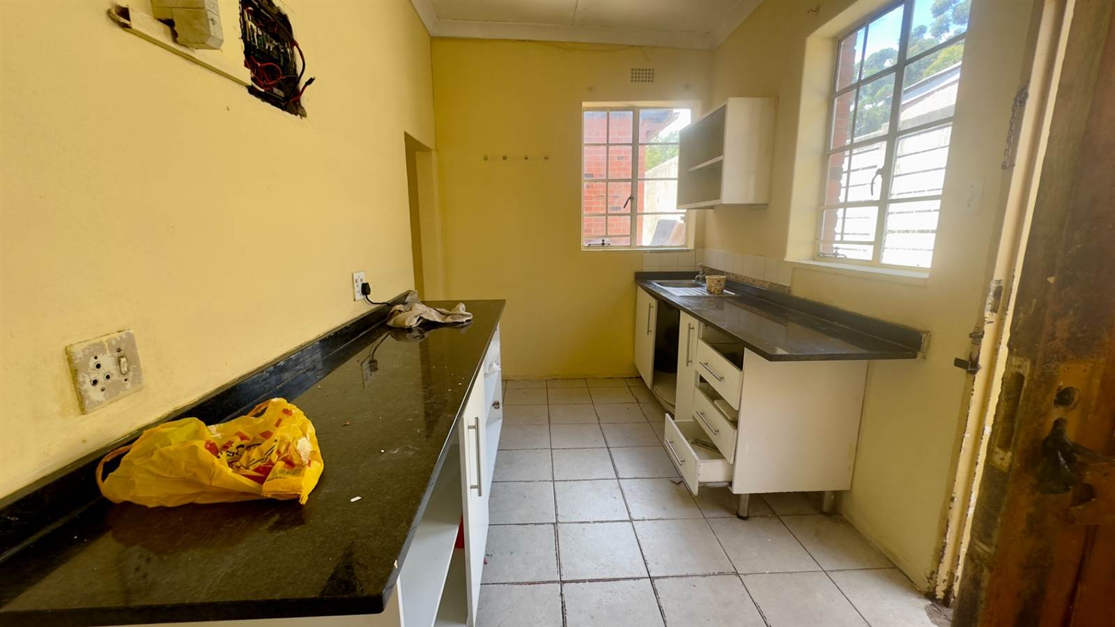 3 Bed House in Turffontein photo number 2