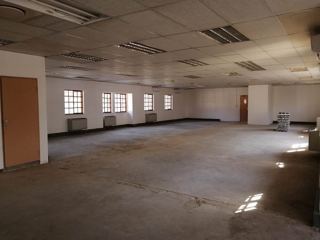 1950  m² Commercial space in Nelspruit Central photo number 7