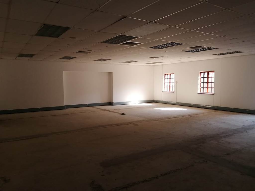 1950  m² Commercial space in Nelspruit Central photo number 9