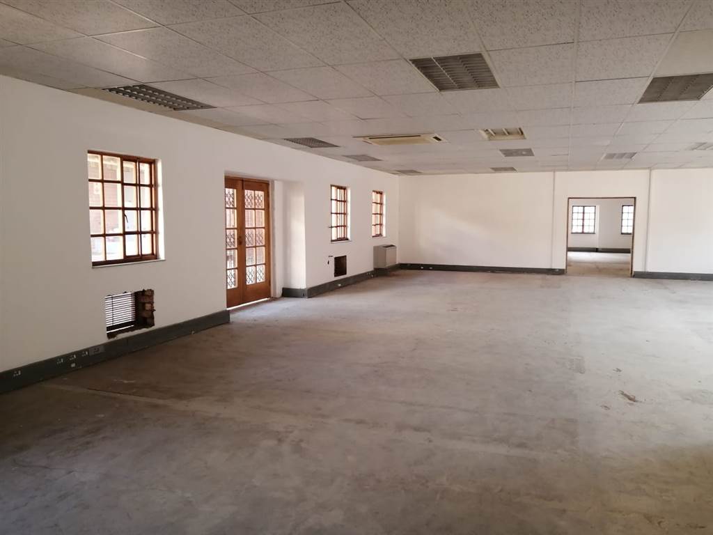 1950  m² Commercial space in Nelspruit Central photo number 8