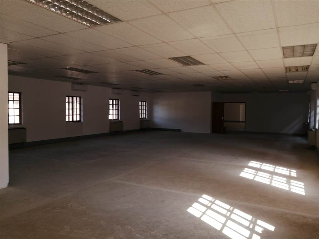 1950  m² Commercial space in Nelspruit Central photo number 12