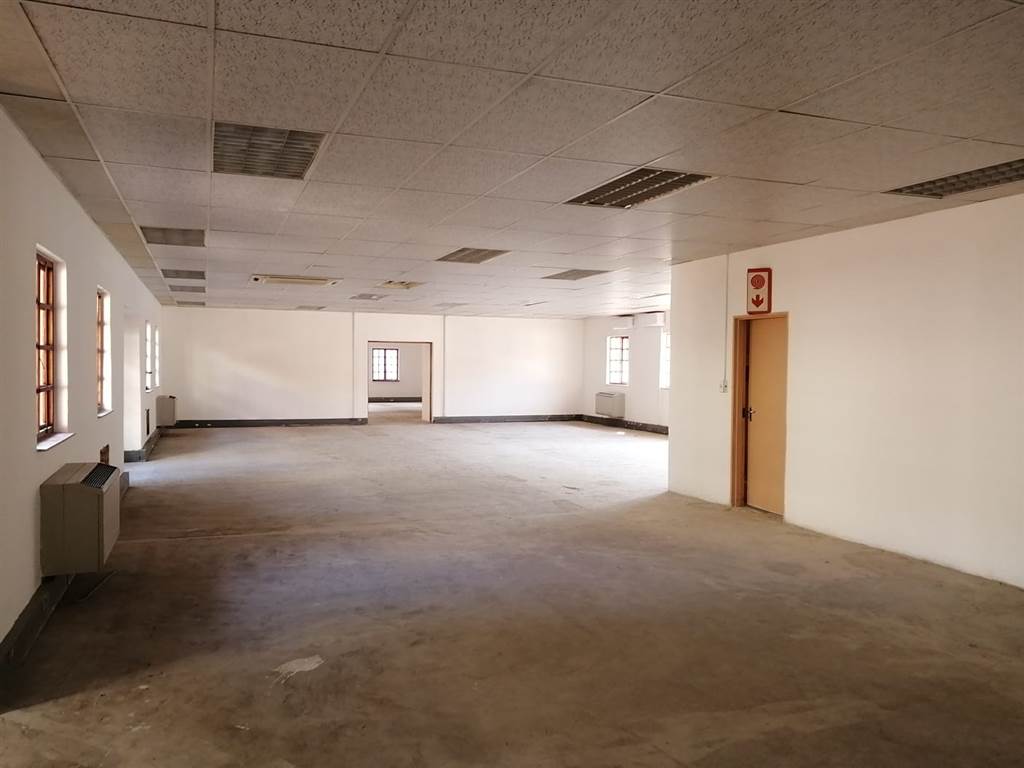 1950  m² Commercial space in Nelspruit Central photo number 6