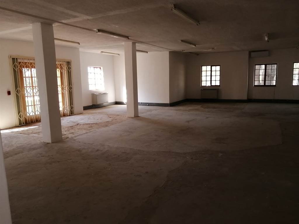 1950  m² Commercial space in Nelspruit Central photo number 10