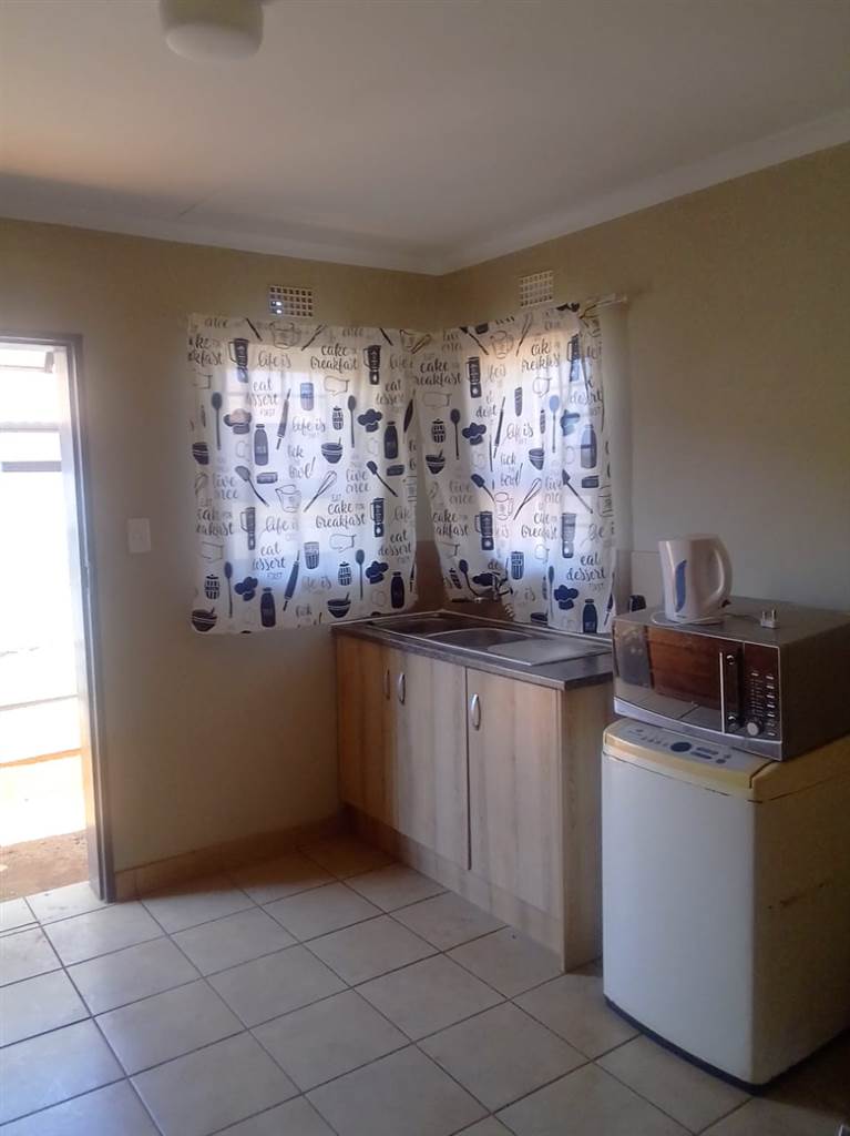 3 Bed House in Protea Glen photo number 8