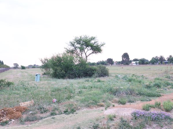 793 m² Land available in Fauresmith